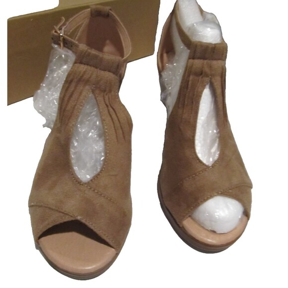 Journee Collection Kedzie Wedge Heeled Sandals Faux Suede Taupe Size 8.5 – New - Picture 5 of 10